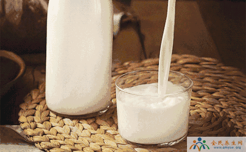 国外研究称牛奶喝多了会早死：到底该怎么喝？